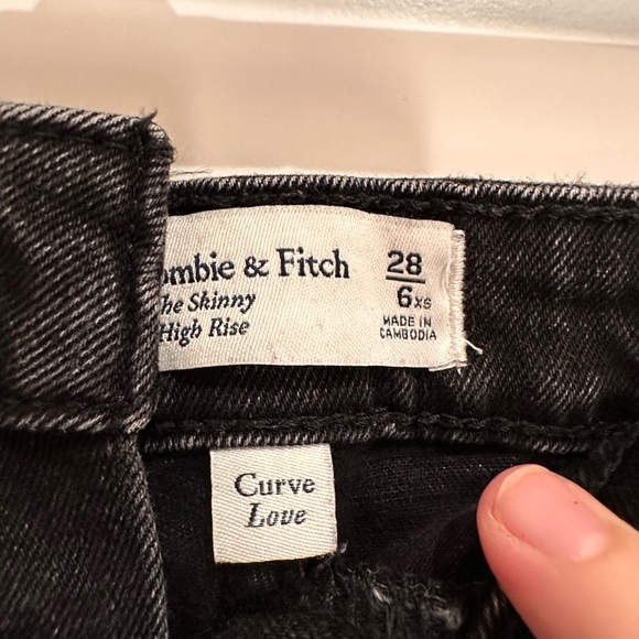 Abercrombie Black Ripped Skinny Jeans in Size 6 XShort - Picture 3 of 4